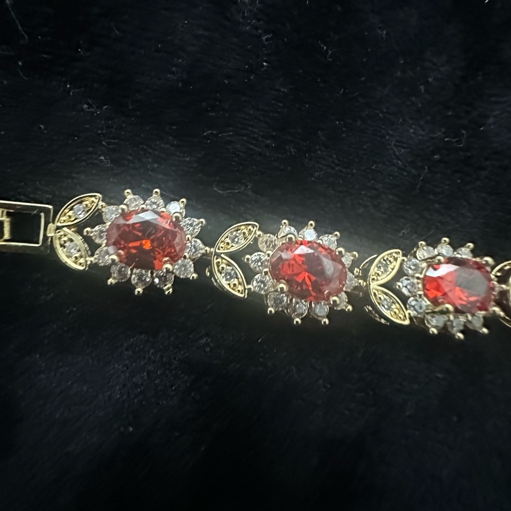 Gold tone and Red Jewelry Set - Picture 3 of 6